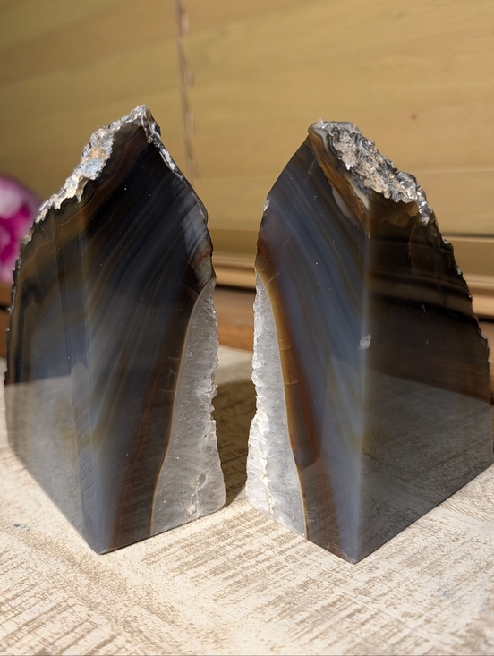 Pair Of Agate Geodes Bookends or Design Pieces Natural Color w/ Quartz Center - Picture 11 of 15